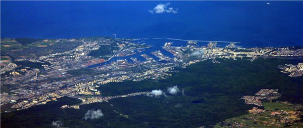 Panorama Gdyni z lotu ptaka w nocy Panorama Gdyni z lotu ptaka nocą